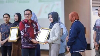 Peduli Pedagang Keliling, Pemkab Jember Bagikan 833 Kartu BPJS Ketenagakerjaan