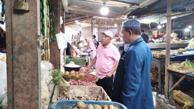 Sosialisasi Gus Fawait-Djoko Susanto di Pasar Wirolegi Jember, H Achmad Sudiyono Borong Sejumlah Dagangan