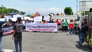 Tuntutan Pembukaan Blokade Jalan Ditolak, Pengunjuk Rasa Pro Imasco Jember Pulang Tanpa Hasil