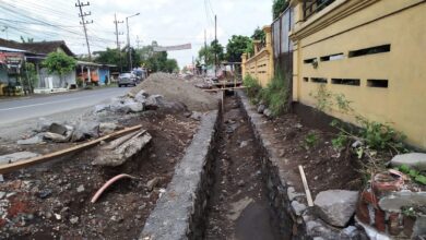Tanpa Papan Informasi, Pembangunan Plengsengan di Desa Pancakarya Jember Disoal Warga