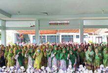 22 Tahun Istikamah Menebar Manfaat, Muslimat NU Jember Padukan Pengajian, Santunan Yatim, dan Kuis Aswaja