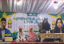 Di Haul Majemuk Masyarakat Babatan, Ning Aisyah Paparkan Lima Alam yang Akan Dilalui Manusia